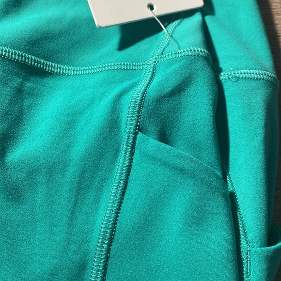 New with tags Lululemon Align 25” High Rise Leggings w/Pockets in Maldives Green - Picture 4 of 5